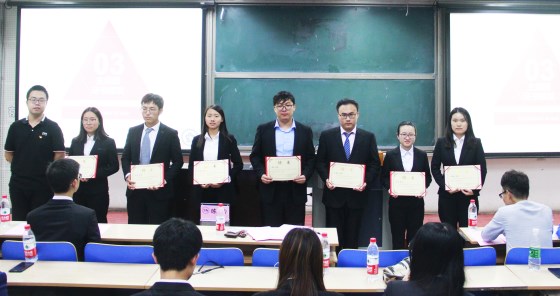 1863f7d9869ba77a4b12aa00b4ff6a60.jpg 团委书记陈雷为团委新闻中心主要干部及学生会主席团合影留念_副本.jpg
